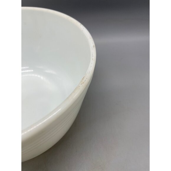 vintage Pyrex mixing bowl white 8.75" diameter 5" tall 4.75" base USA READ - Picture 3 of 9